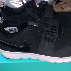 Nike SB  (Men’s size 5/ Women’s 7)